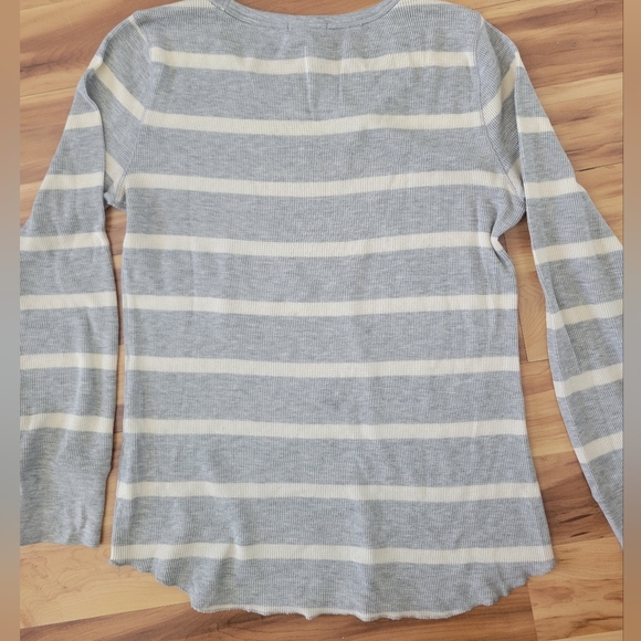 Gap Long-sleeve Thermal - Picture 3 of 3